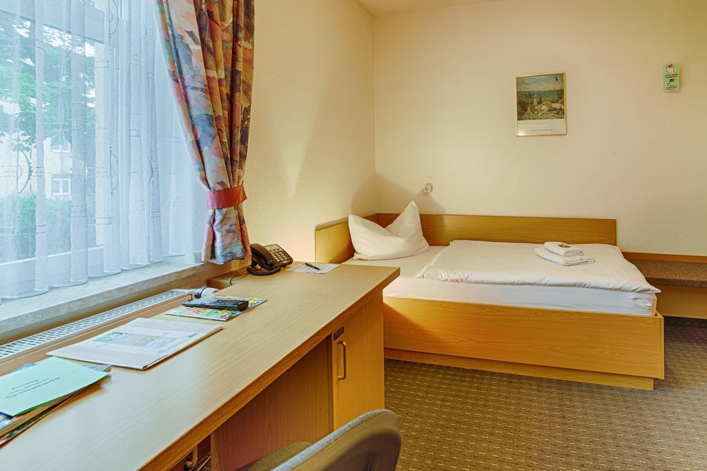 Hotel Am Galgenberg Гера Экстерьер фото